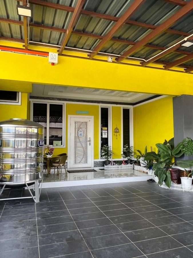 Auranad Guest House Tanah Merah Wifi-Netflix Exterior photo